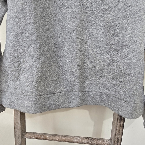 ⭐️40% Off⭐️ Loft Grey Quilted Diamond Sweatshirt - Picture 6 of 10
